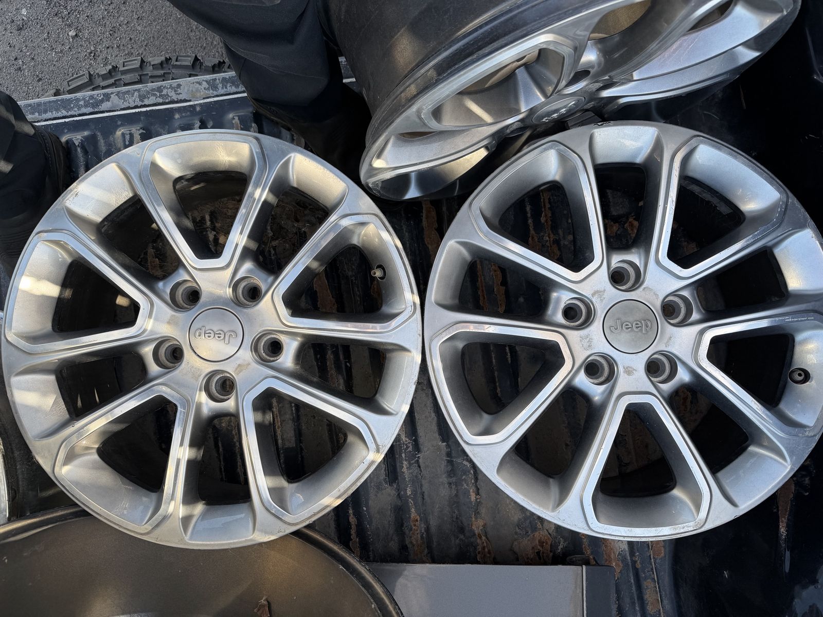 Jeep 18in factory limited wheels.