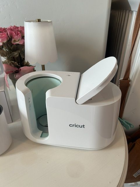 Cricut Mug Press and mugs