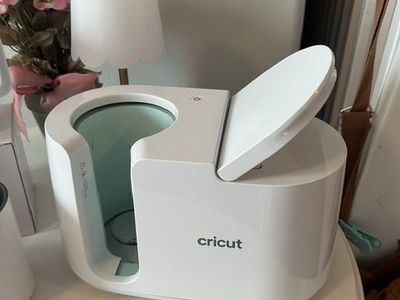 Cricut Mug Press and mugs