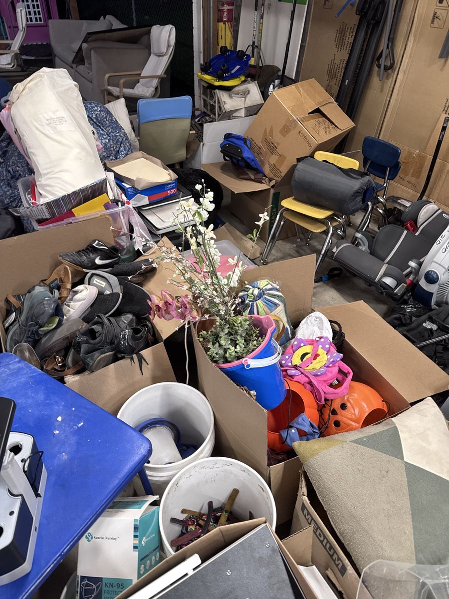 YARD SALE / MOVING SALE - Multi family