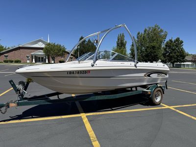 1997 Chaparral 180 LE with wake tower