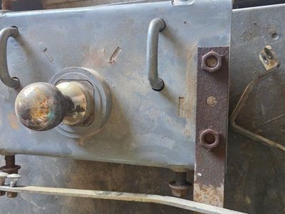 B and W fifth wheel plate