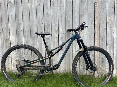 Rocky Mountain Instinct C30 Mountain Bike