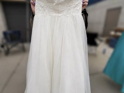 DAVID’S Bridal Weddingy Dress – Size 12