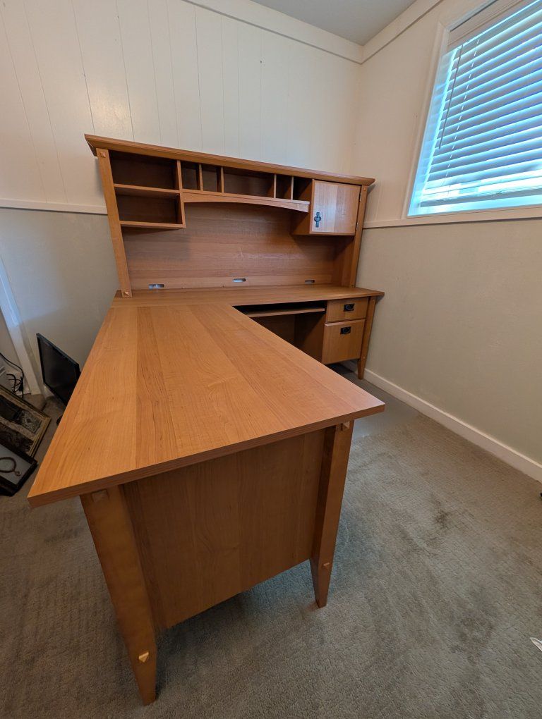 Oak Finish L-Shaped Desk with Hutch & Keyboard Tray - Home Office Workstation