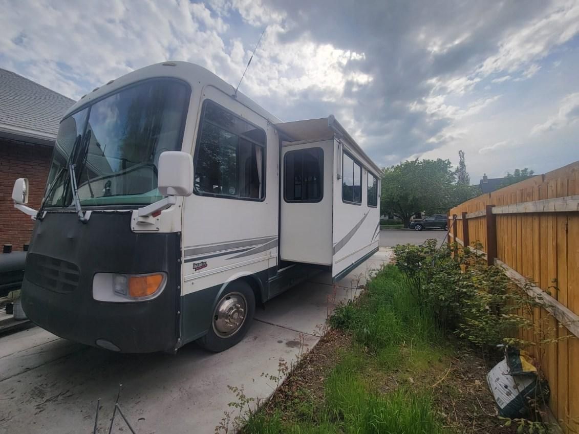 RV Camper 2000 Newman Dutch star