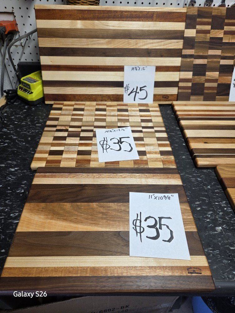 HARDWOOD CUTTING BOARDS. HAND MADE.