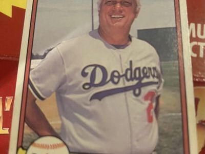 Tom Lasorda Baseball Card (1982)