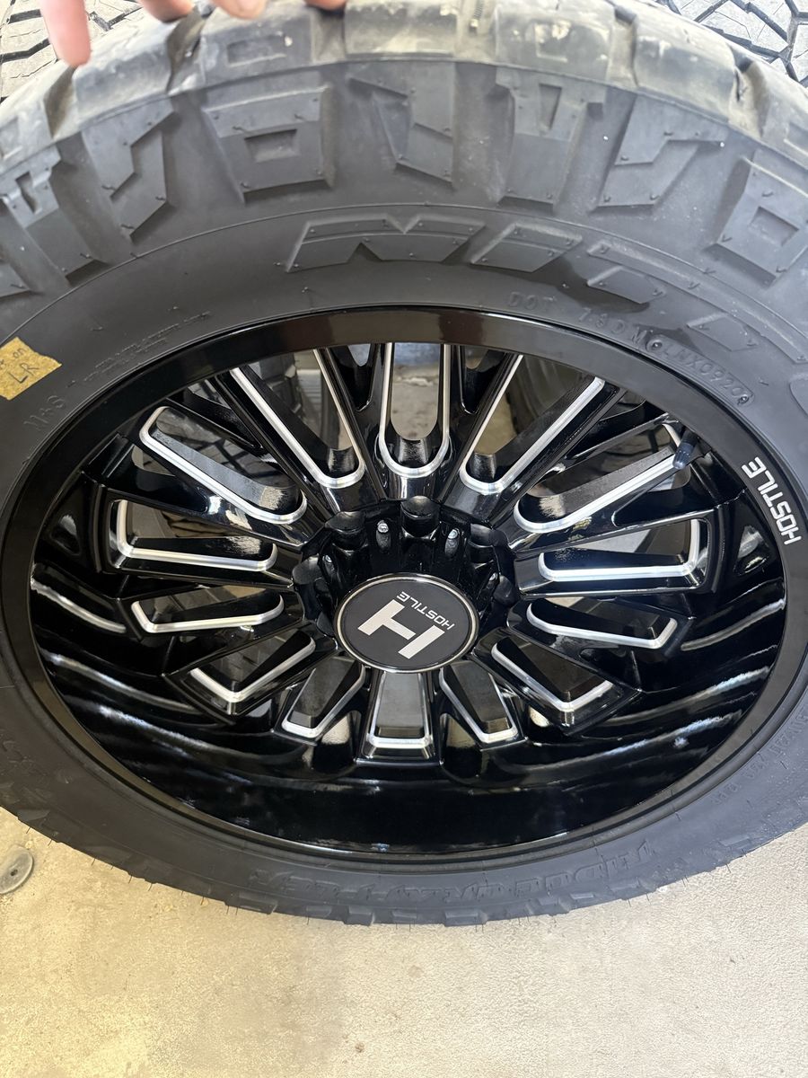 8x170 Hostile Fury 22x10 35x12.50r22 Nitto ridge grappler