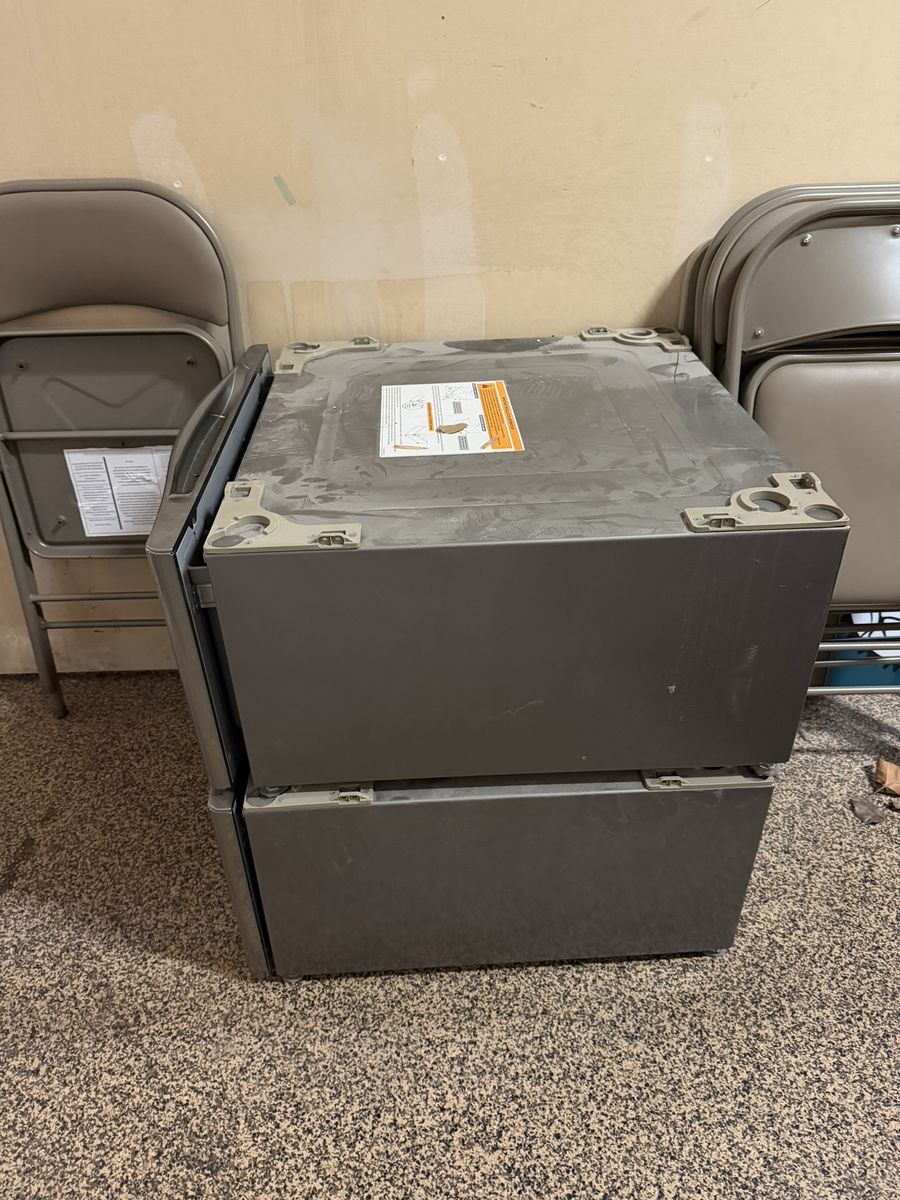 2 LG 27 inch Pedestal Drawers