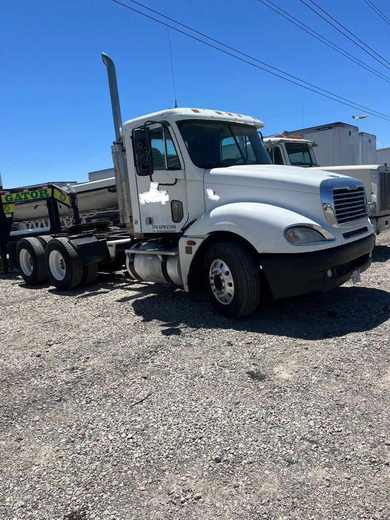 2006 Columbia 376K On Miles