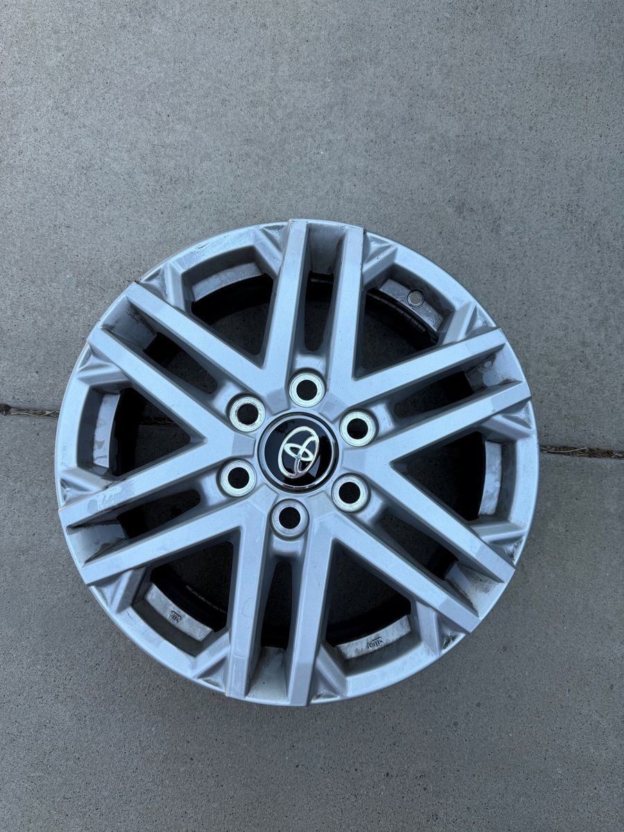 Toyota Tundra 2016 stock wheels 
