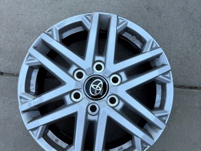 Toyota Tundra 2016 stock wheels
