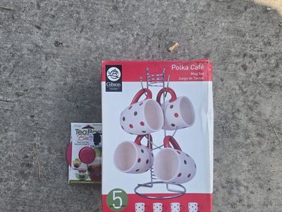New, Tea cup set with display and tea kitchen accessorie.