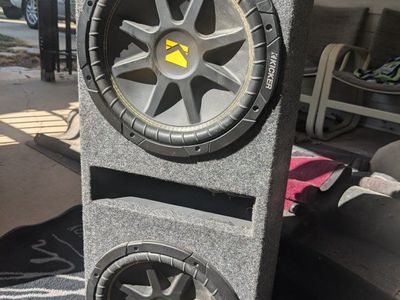 Kicker dual 12" subwoofer with Torque 1000W amplifier