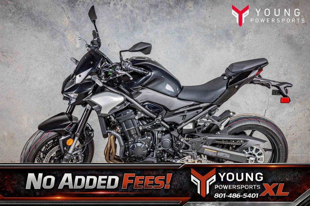 2025 Kawasaki Z900 ABS Metallic Spark Black/Metallic Carbon Gray