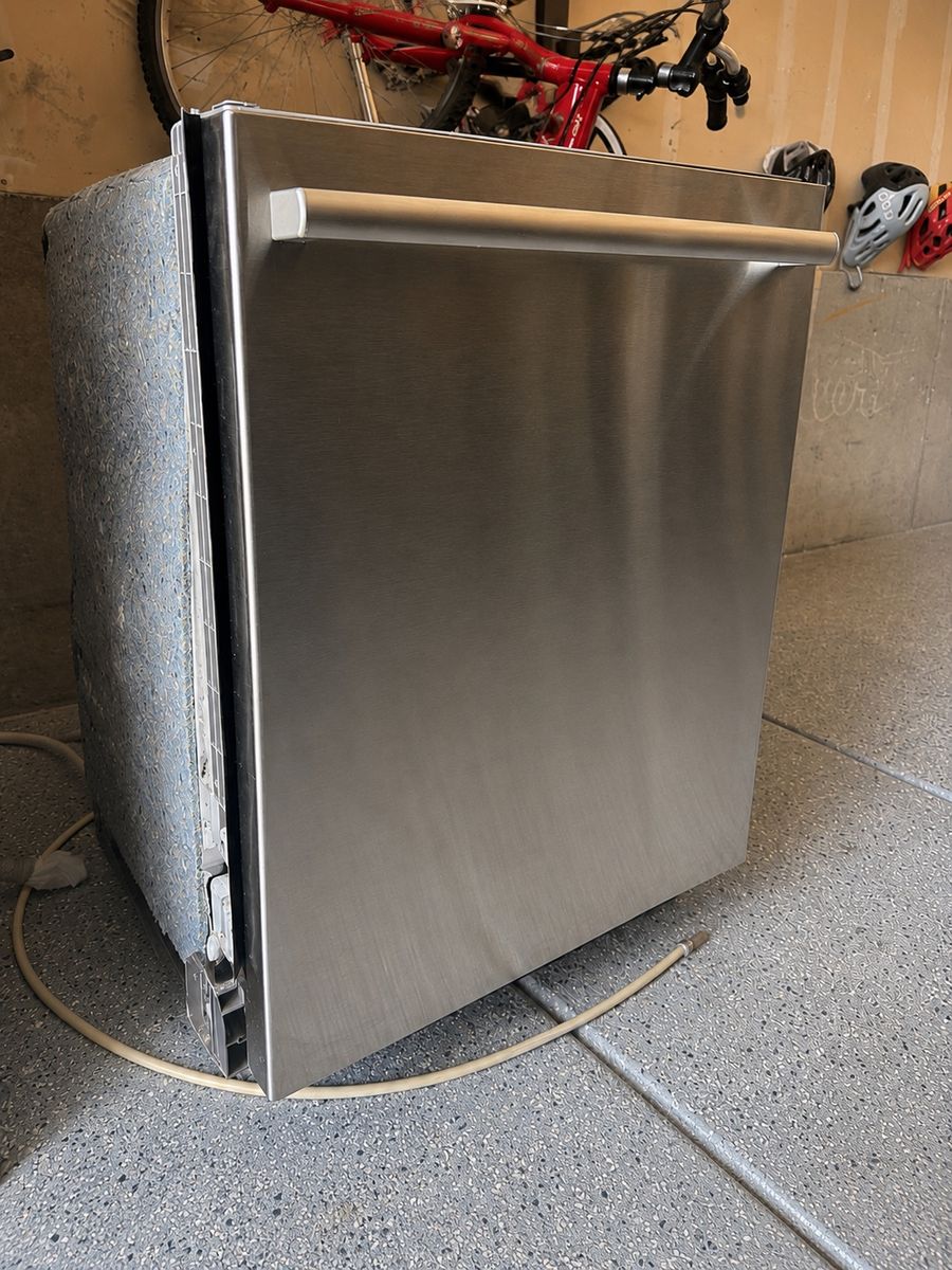 Bosch 24” Stainless Steel Dishwasher – Quiet (48 dBA) – Works Great