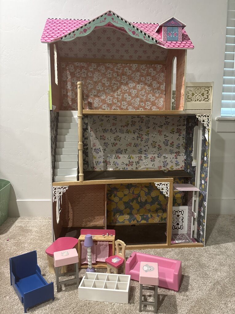 Free Extra Latge Dollhouse