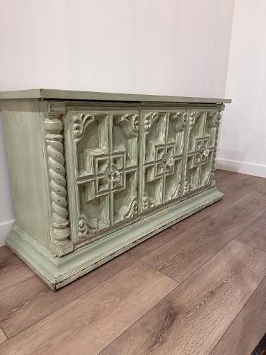 1970's decorative hutch