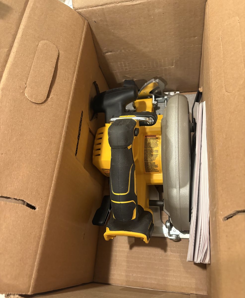 Display Model DEWALT XR Power Detect Cordless Circular Saw