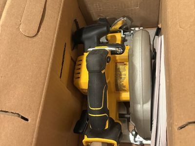 Display Model DEWALT XR Power Detect Cordless Circular Saw