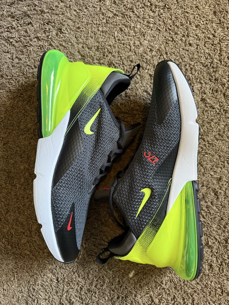 Men’s size 13 Nike Air Max 270