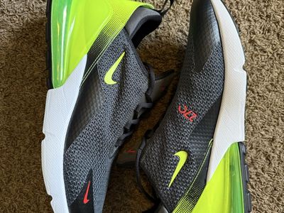 Men’s size 13 Nike Air Max 270