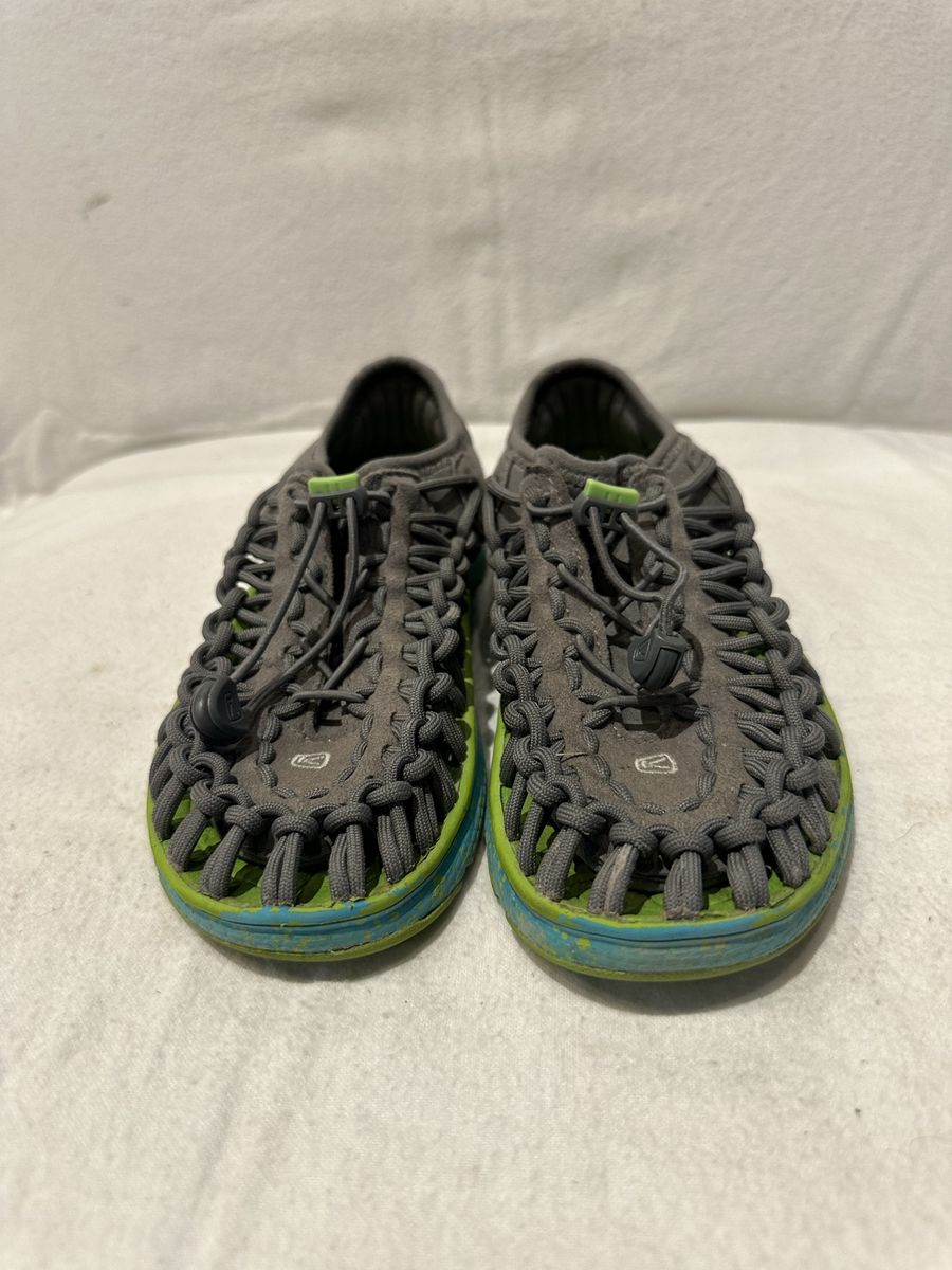 Keen youth size 2 gray beachcomber sandals