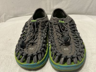 Keen youth size 2 gray beachcomber sandals