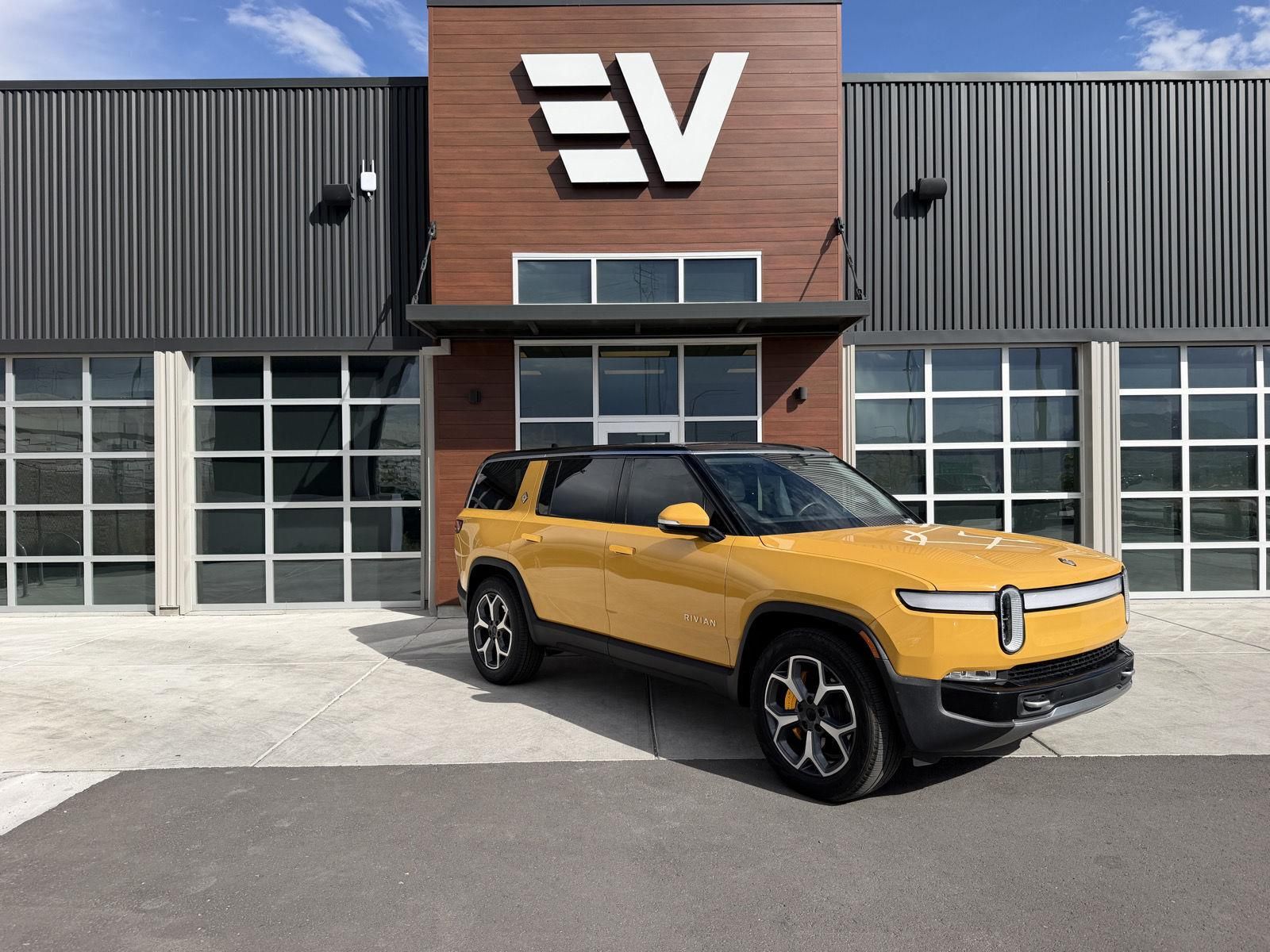 2023 Rivian R1S Adventure