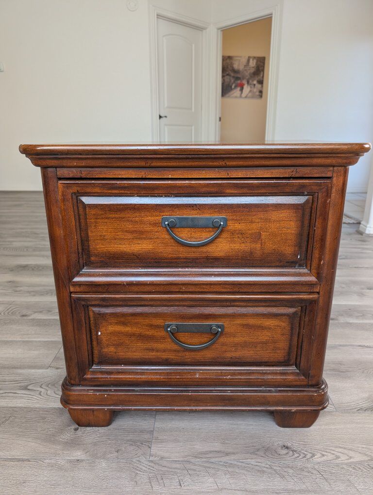 2 Drawer Nightstand