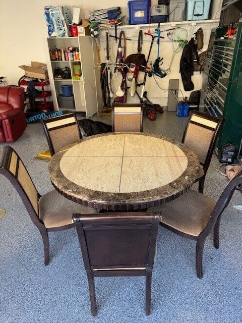 Round kitchen table and chairs