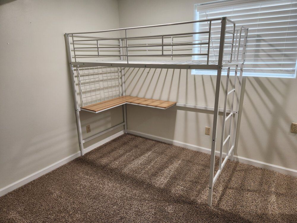 Loft Bed w Desk