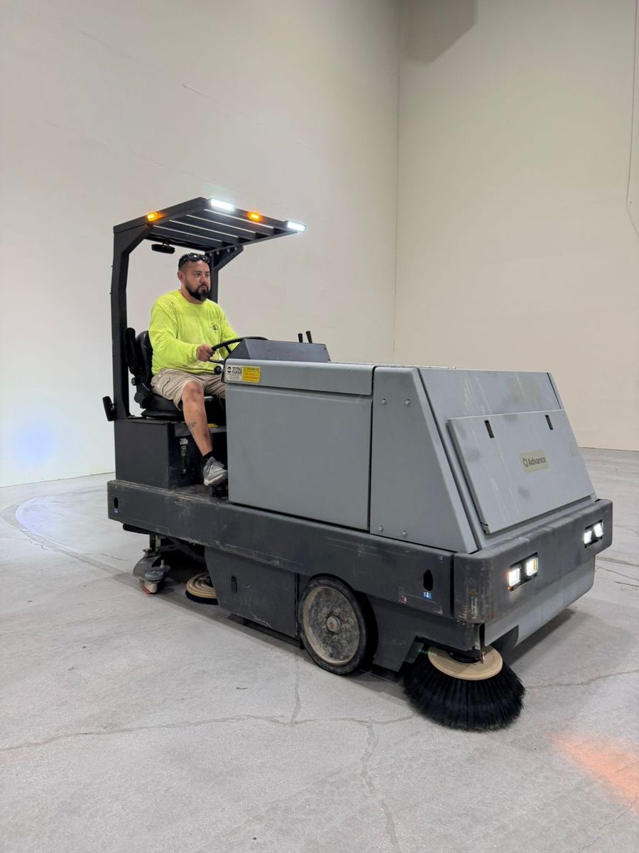 Advance 7765 sweeper scrubber