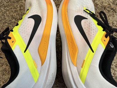 Nike Winflo 10 "Just Do It" Running Shoes size:12M White/Black/Volt/Orange Men's