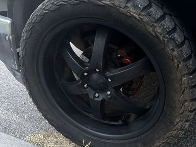 24 inch boss Motorsport rims 33x12.5 tire r22 6x5.5 lug patterned full set