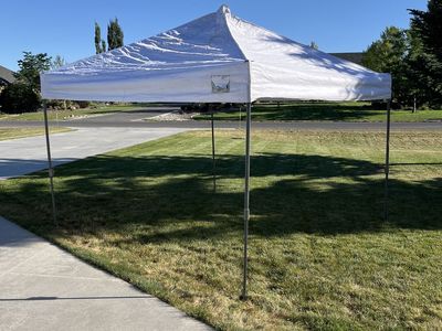 Folding canopy 10‘ x 10‘