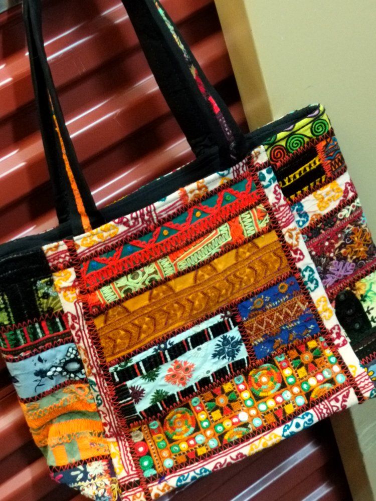 Handmade Boho Woven Shoulder Bag – Zipper Closure