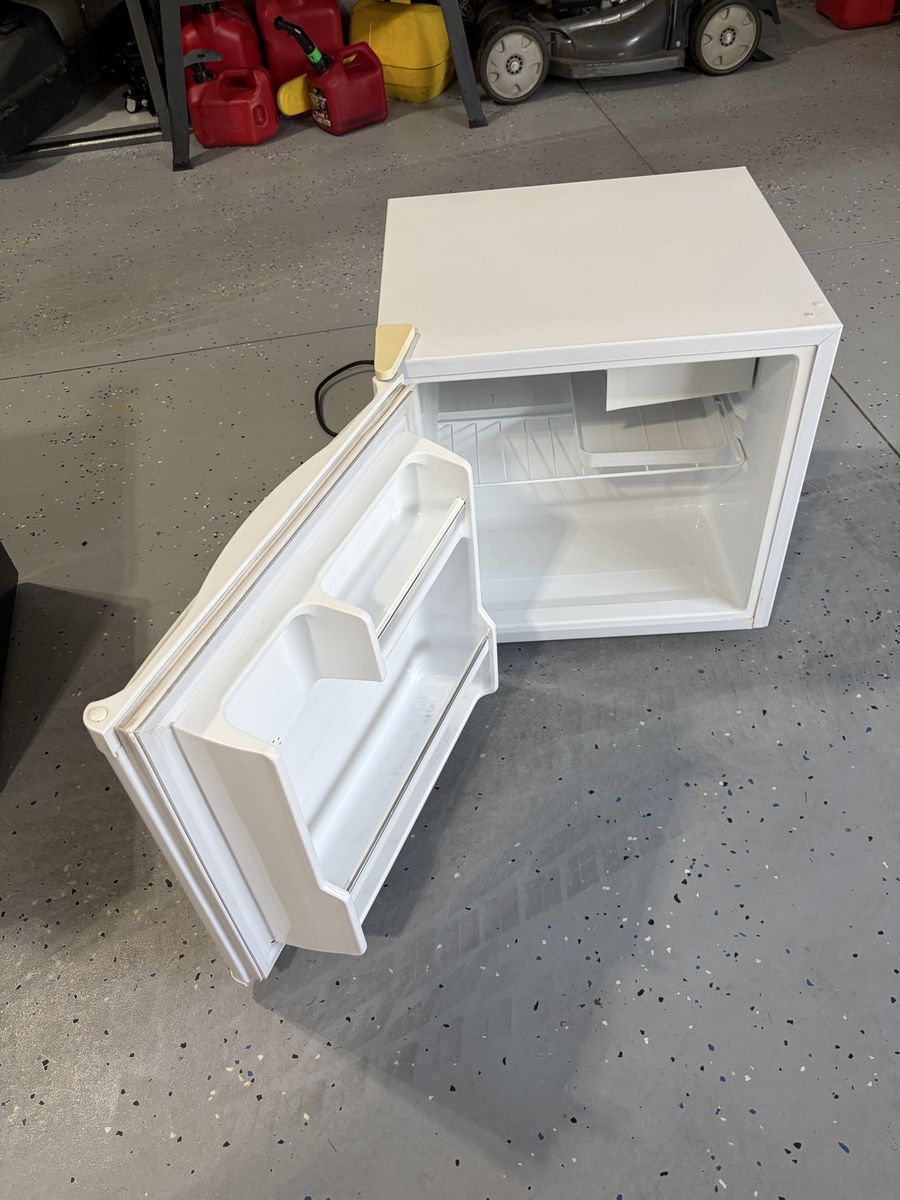 Magic Chef Mini fridge with freezer compartment