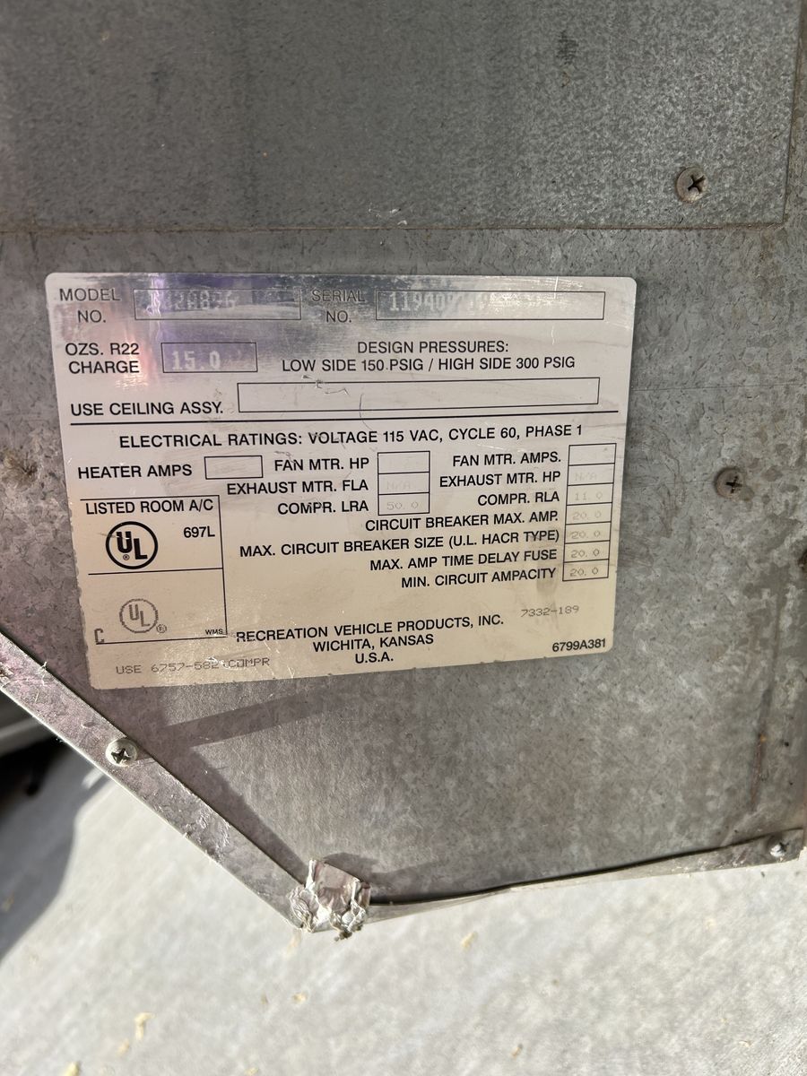 RV Roof Air Conditioning Unit