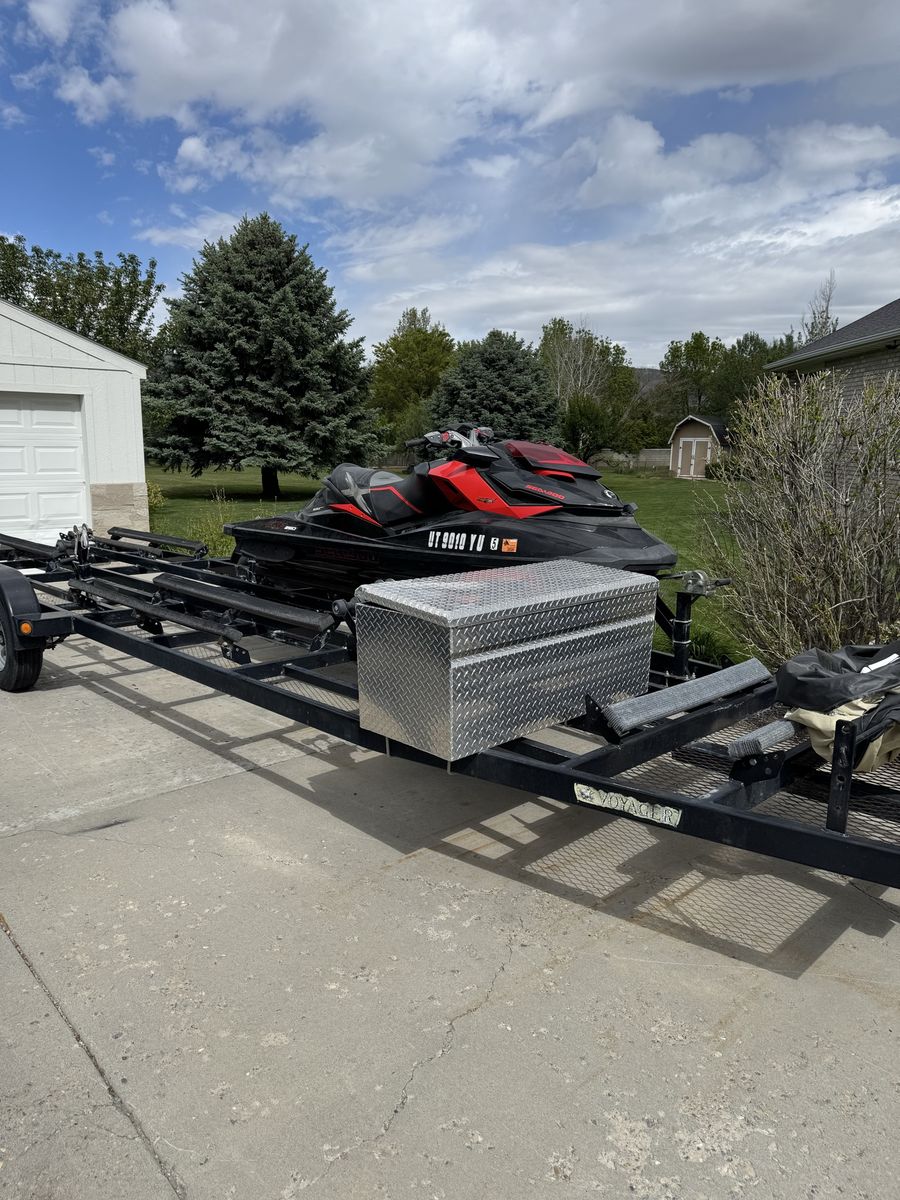 2012 Voyager watercraft trailer
