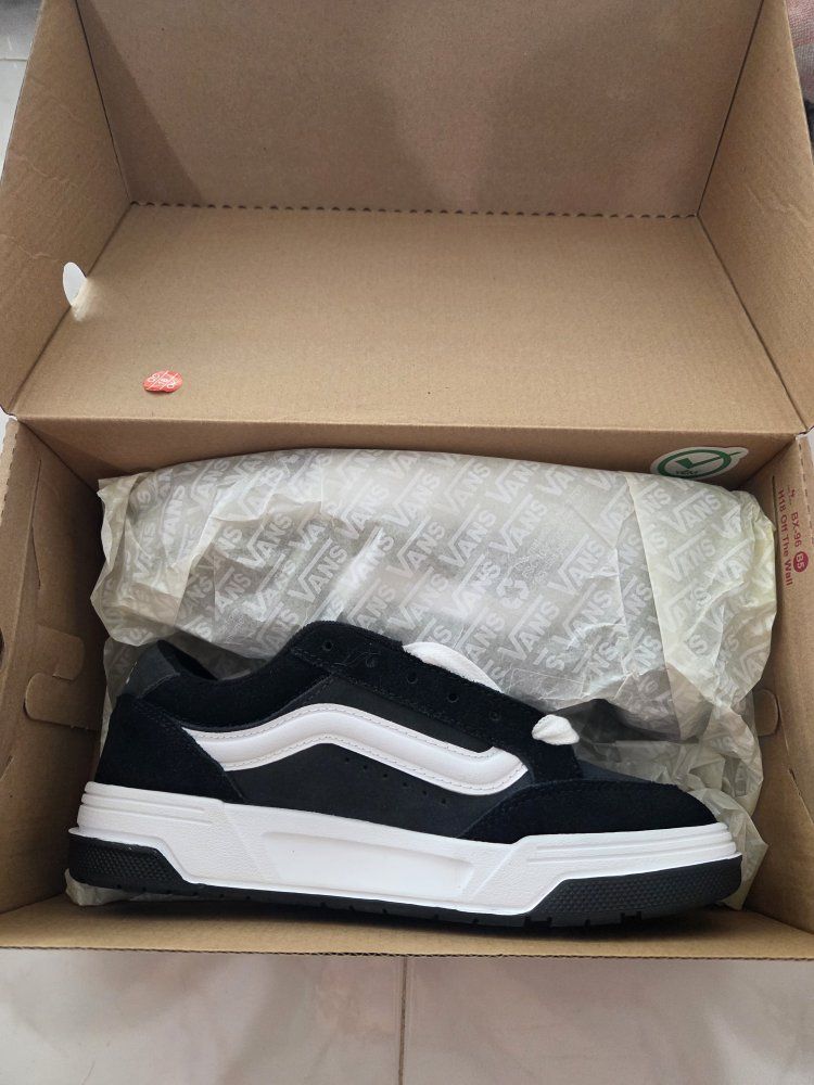 Vans Hylane Sneakers Size 5.0 juniors (6.5 women) 