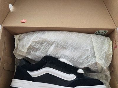 Vans Hylane Sneakers Size 5.0 juniors (6.5 women)