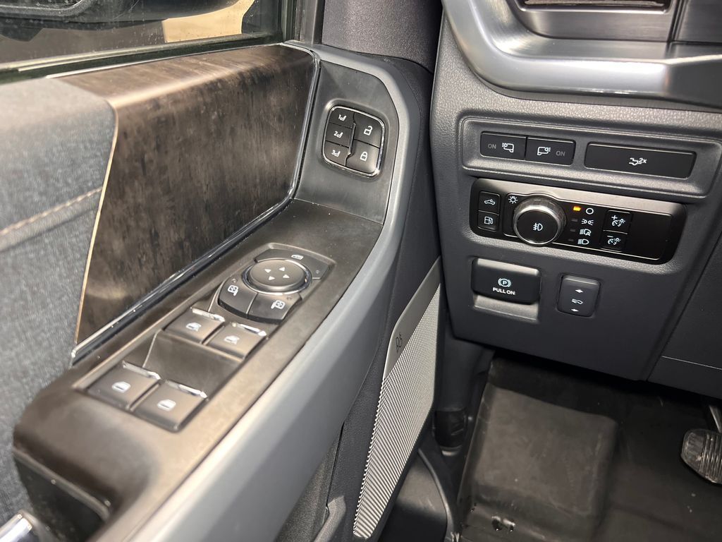 Main image 16