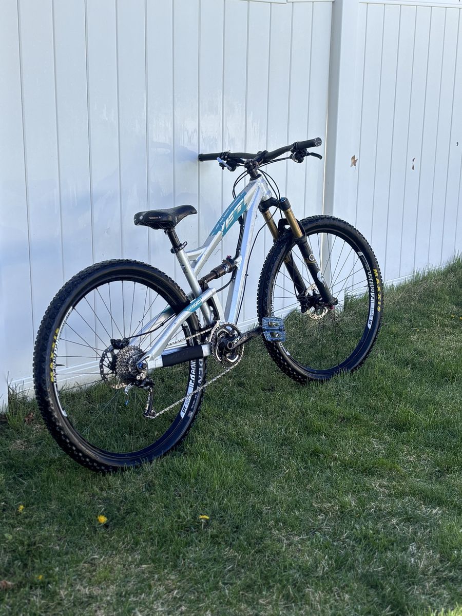YETI Sb95 Full Suspension Mountain Bike