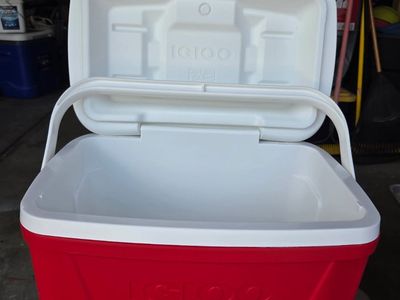 26 quart Red/White cooler