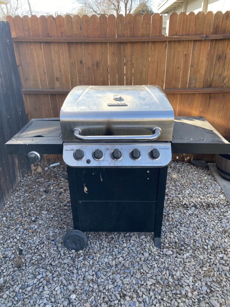 Char-Broil 4-burner Propane Grill