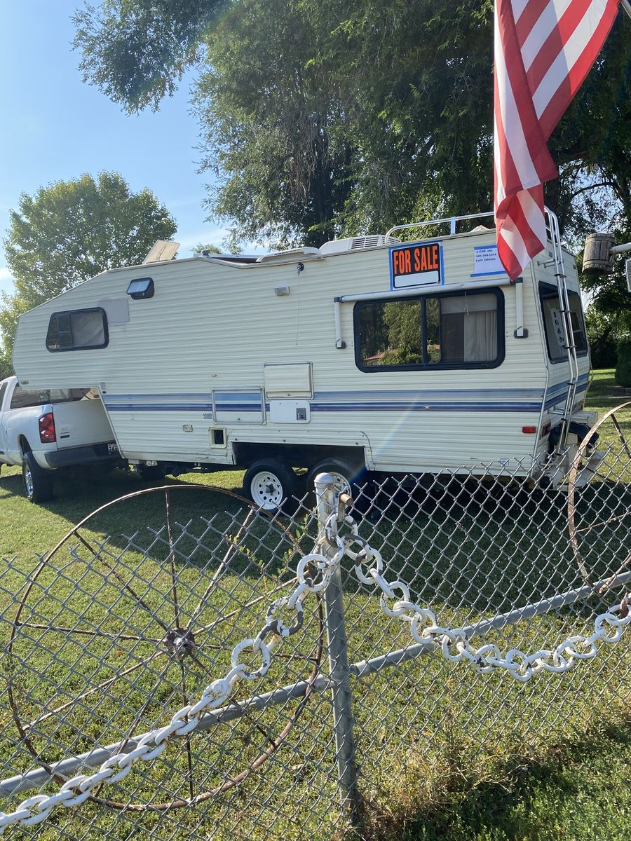 1990 Alpenlite 22' Gooseneck Travel Trailer