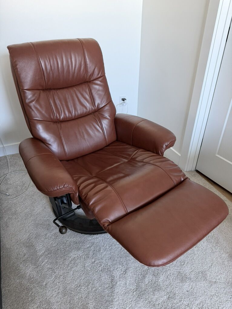 BENCHMASTER - Leather Adjustable Swivel Recliner