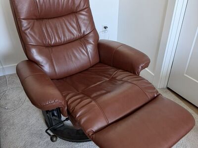 BENCHMASTER - Leather Adjustable Swivel Recliner